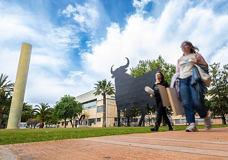 Las universidades públicas cobrarán hasta 300 € para reservar plazas de máster
