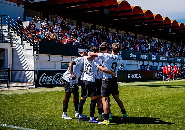 Óscar Sánchez revitaliza al filial valencianista en su estreno
