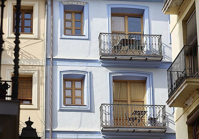 Sólo 600 de los casi 4.000 pisos turísticos en edificios residenciales de Valencia tienen permiso del Ayuntamiento