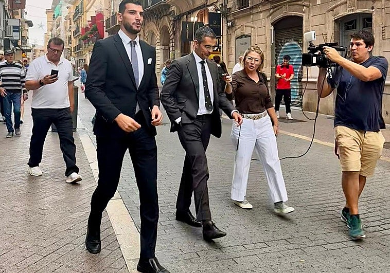 La defensa de Rafa Mir pide la absolución del futbolista tras negar la agresión sexual