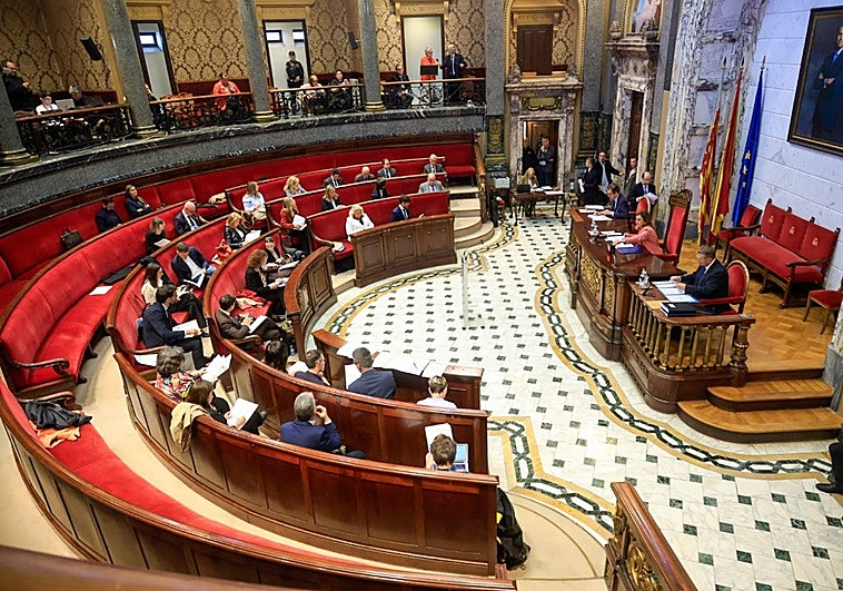 El Ayuntamiento remite 27 alegaciones a la AVL tras su negativa al cambio de nombre de Valencia