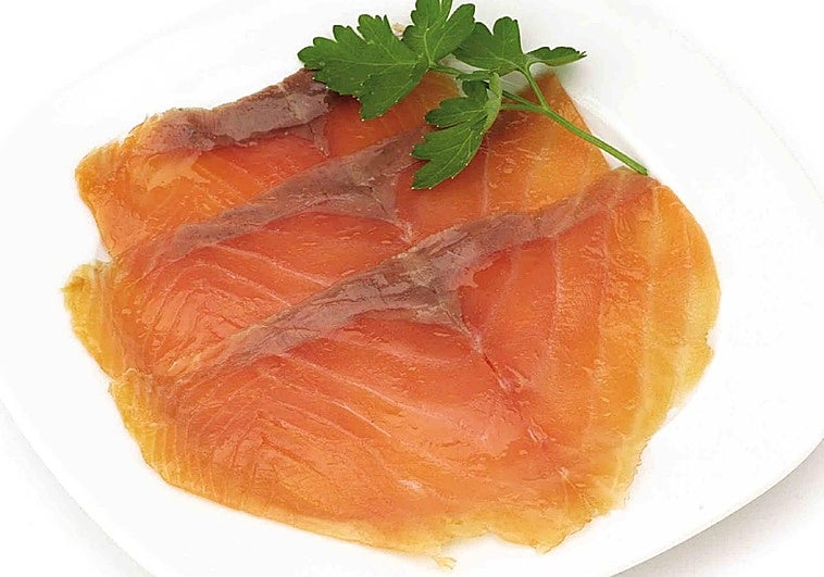 Alerta sanitaria por la retirada de un salmón muy vendido en varios supermercados en España