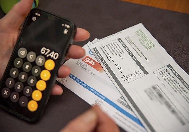 El precio de la luz del viernes 3 de abril repunta y deja nueve tramos por debajo de los 0 euros