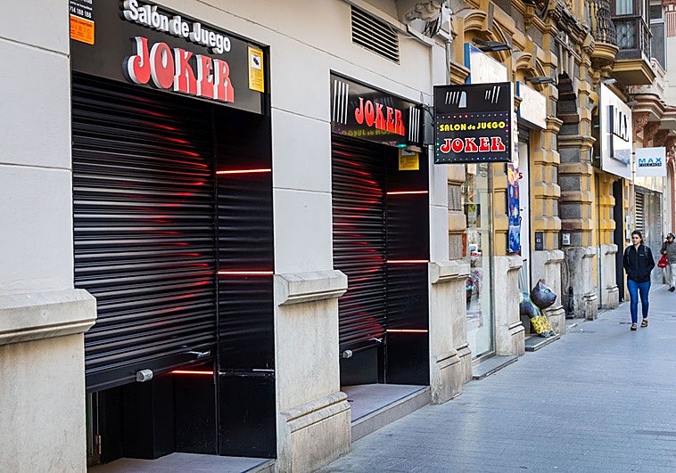 El Consell vetará licencias para instalar nuevos salones y máquinas de juego en la Comunitat
