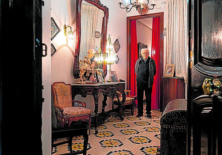 Los tres últimos inquilinos del hotel de lujo que nunca llega a Valencia