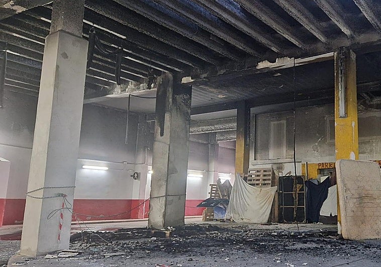 Un incendio en un asentamiento chabolista en un garaje desata la alarma en el centro de Valencia