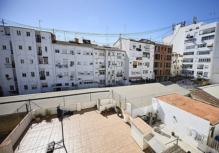 Valencia prohibirá los pisos turísticos y macrohoteles en patios interiores