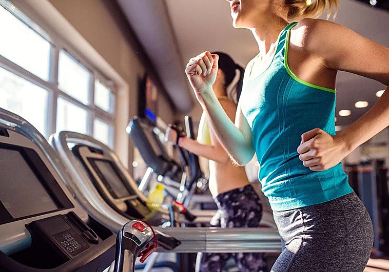 El ejercicio para quienes no quieren correr que ayuda a quemar grasa y tonificar en solo media hora