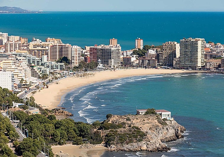La playa de Oropesa con bandera azul que ofrece yoga y taichi gratis en verano