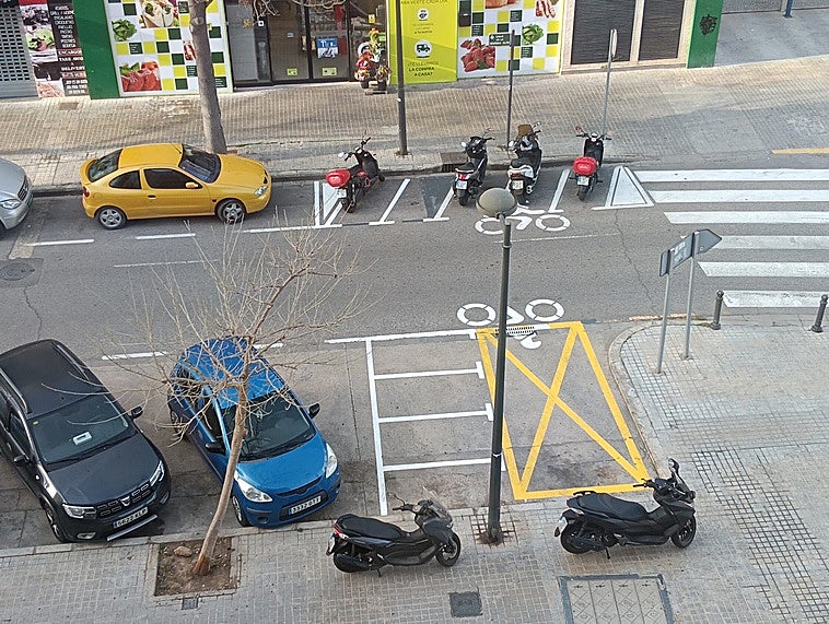 Los aparcamientos de motos 'antiatropello' enfadan a Campanar
