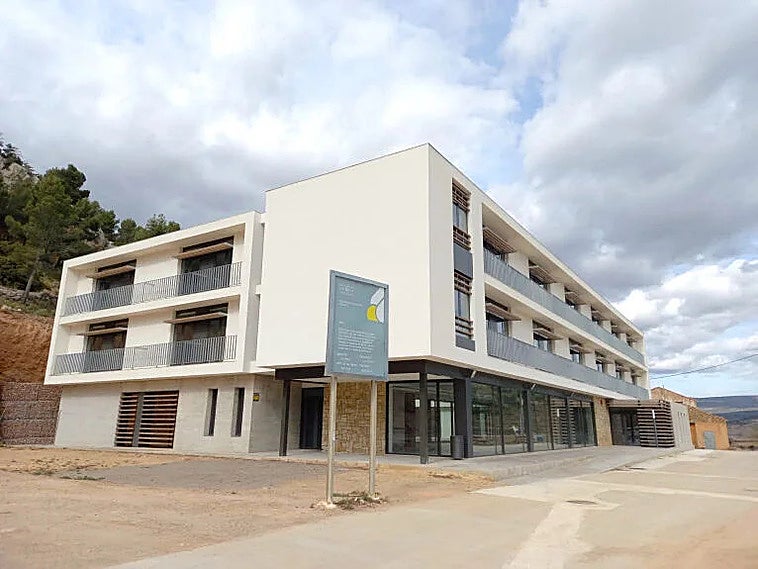 El eterno cerrojazo: la residencia de mayores de Alpuente cumple cuatro años acabada y sin abrir