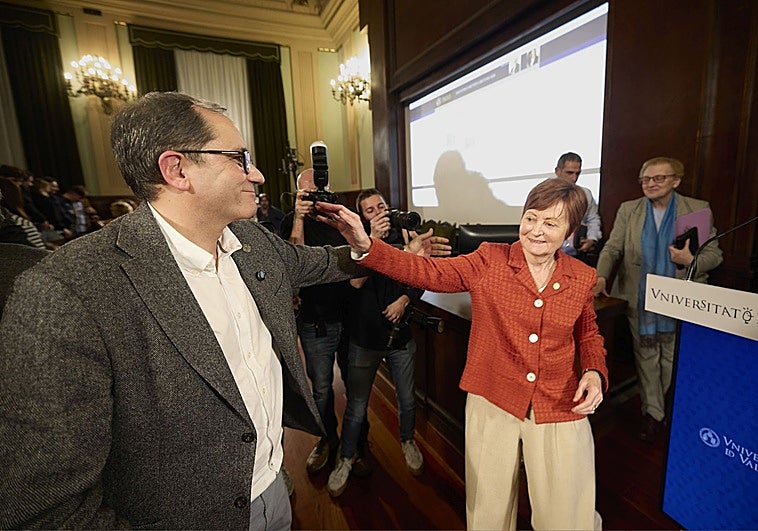Gandía toma posesión como rector de la UV tras el cese oficial de Mestre