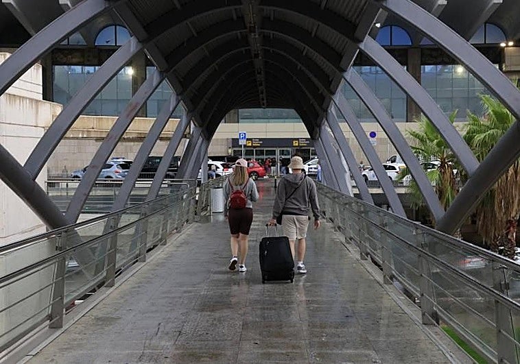 Binter pone en marcha una oferta especial para volar entre Valencia y Canarias desde 56 euros