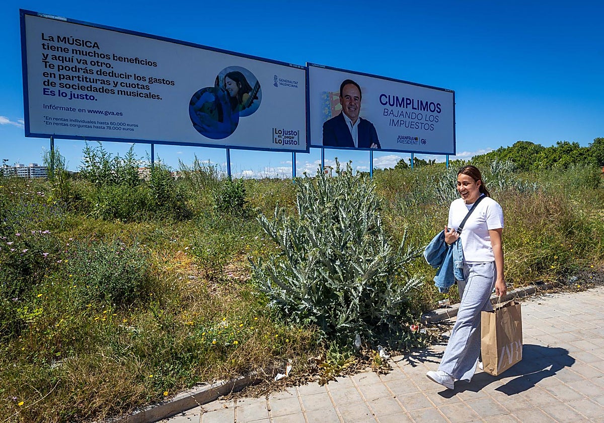 El PP impulsa el cartel electoral de Llorca junto a vallas pagadas por ...