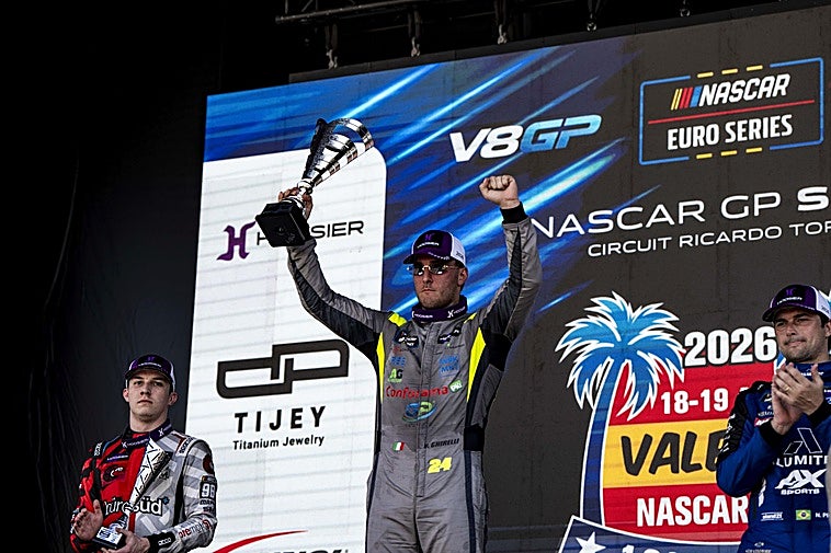 Vittorio Ghirelli gana la carrera de NASCAR con Piquet en el podio del Circuit Ricardo Tormo