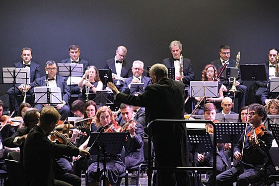 La OMA cautiva al público en Beniarbeig con su concierto dedicado a Wagner