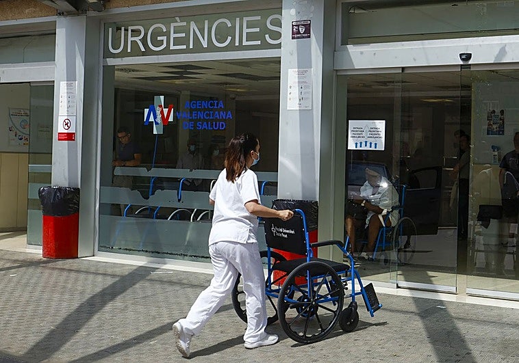 El Peset solicita a Sanidad 18 profesionales para frenar la saturación en Urgencias