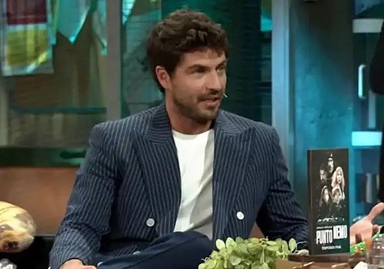 Maxi Iglesias, ante las preguntas clásicas de 'La Revuelta': «Estoy sudando»