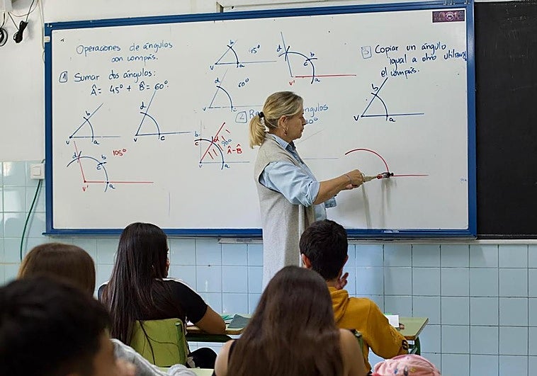 Una nueva ley reducirá las horas lectivas de los profesores a 23 o 18