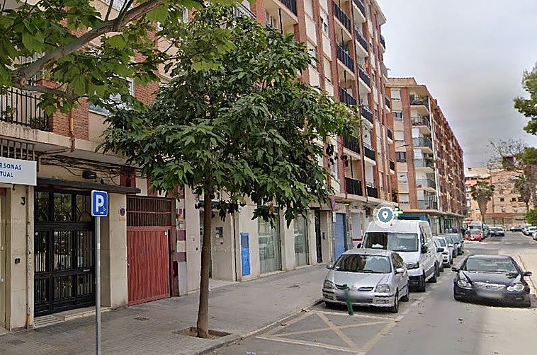 Detenida por allanar la habitación que tenía alquilada su madre y acuchillar al inquilino