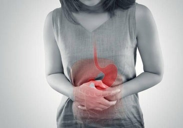 Por qué cenar después de las 21 horas dispara tu malestar intestinal