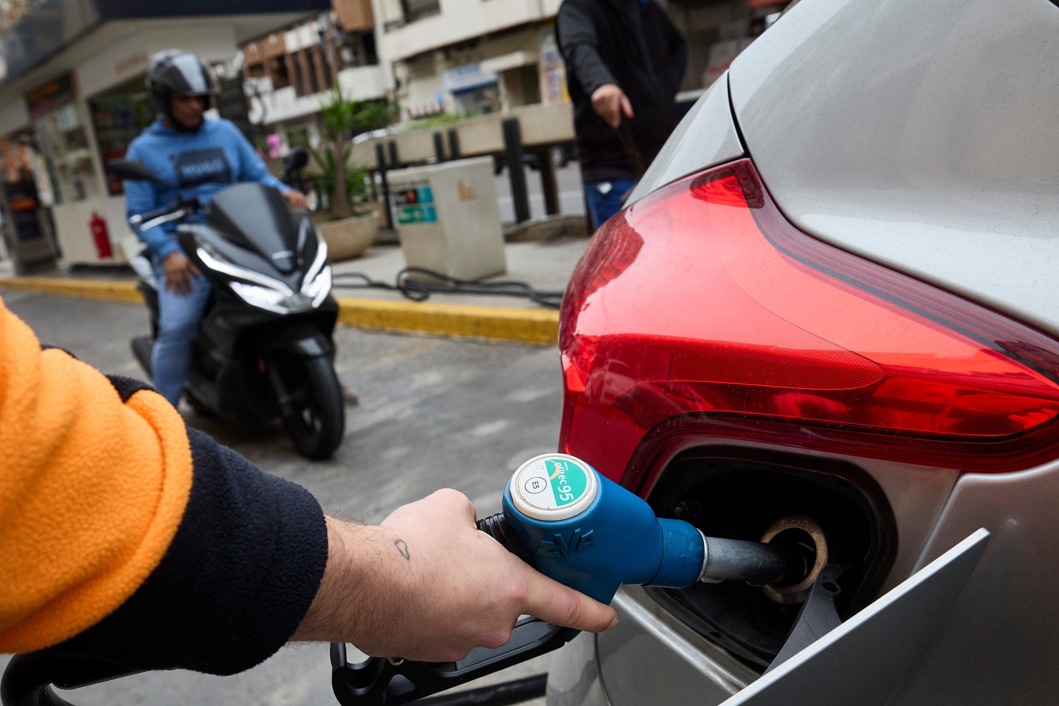 El precio de la gasolina y el diésel desde el 30 de abril: el coste de llenar el depósito este puente festivo