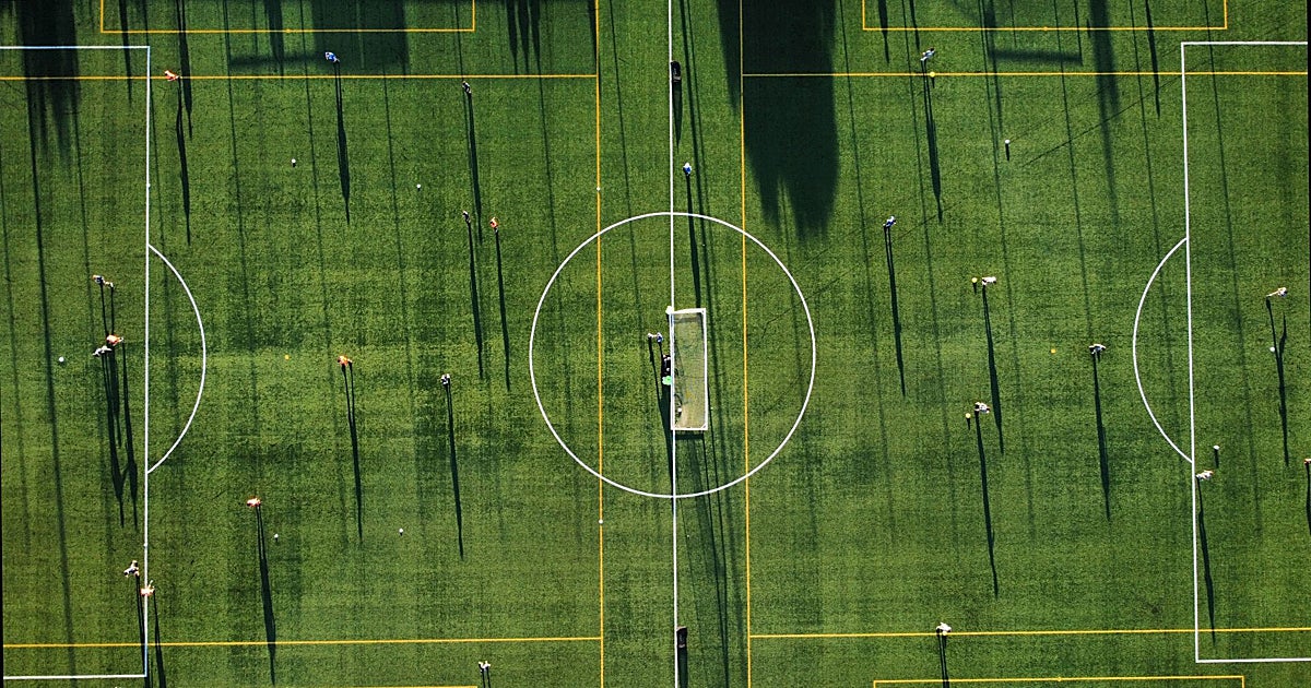 Las escuelas de fútbol base, asfixiadas por la falta de campos en Valencia