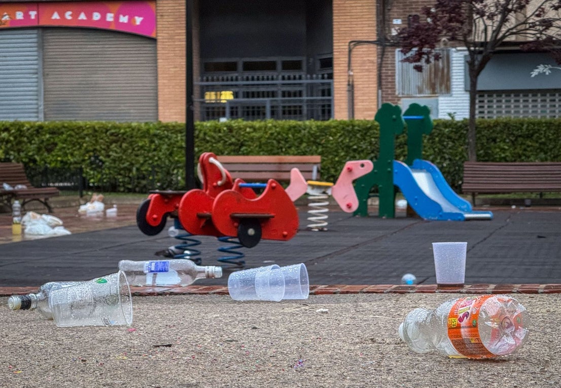 FOTOS | Botellón en el parque de la calle Albacete de Valencia | Las ...