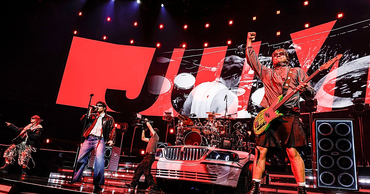 5SOS se come una paella en su concierto en el Roig Arena