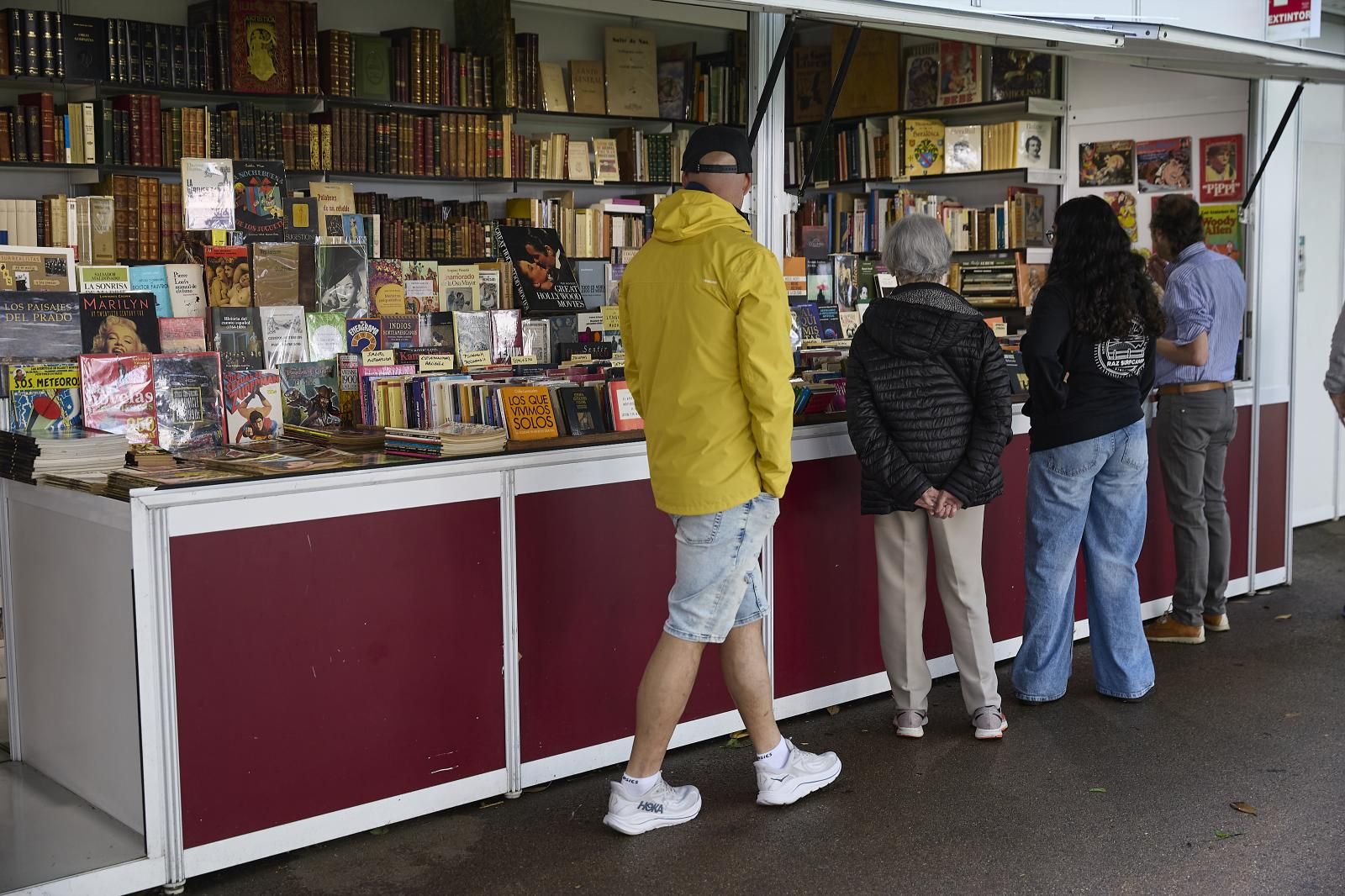 Quién firma hoy en la Feria del Libro de Valencia 2026: horarios y escritores de este miércoles 6 de mayo