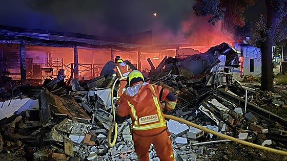 Un incendio arrasa una nave industrial en Algemesí