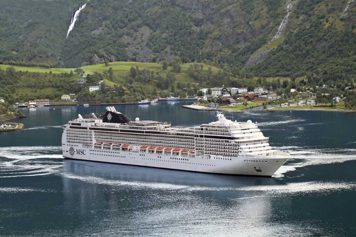 El crucero que da la Vuelta al Mundo con 27 valencianos a bordo ya navega hacia España