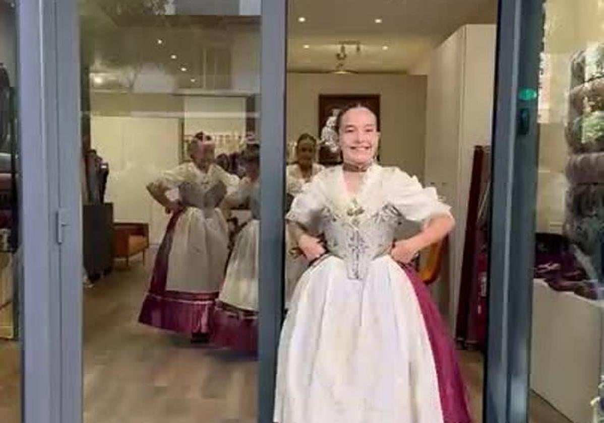 La corte infantil luce unos trajes de dansà con homenaje a Bastian