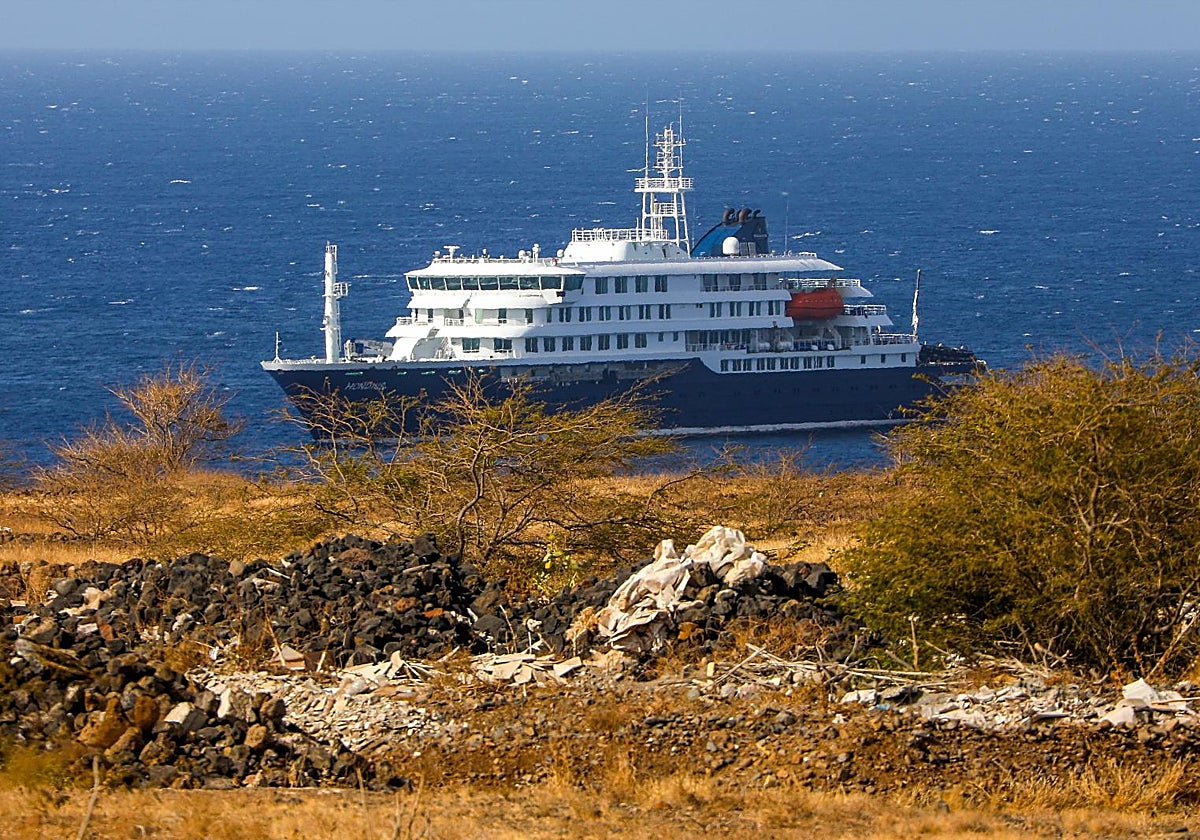 El último mensaje de la familia de la valenciana del crucero del hantavirus: «En principio Aitana no podrá ser visitada»