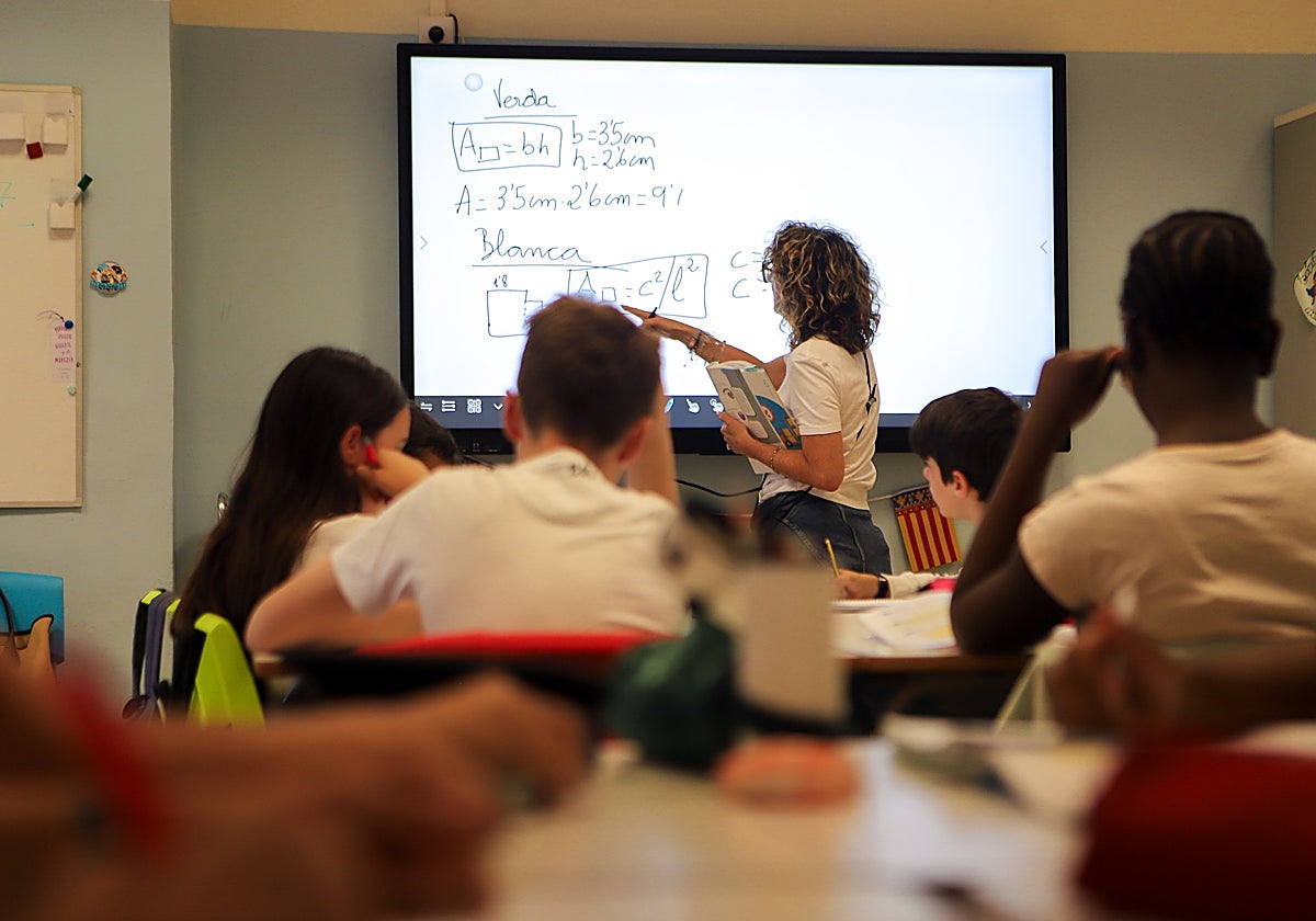 El único colegio público de Valencia que no hace huelga