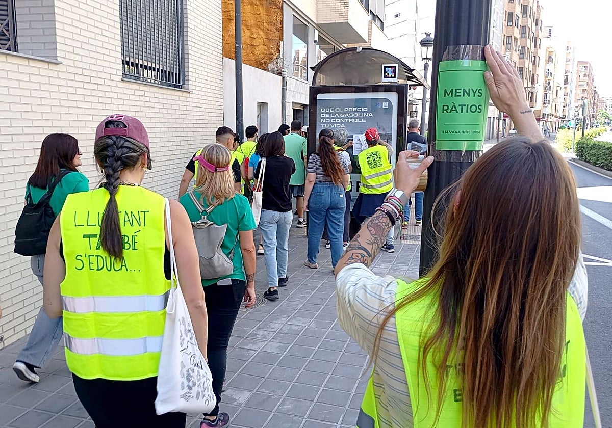 Pegada de carteles y pasacalles en el segundo día de huelga: «Si fuera sólo por el salario, la mayoría no la secundaría»