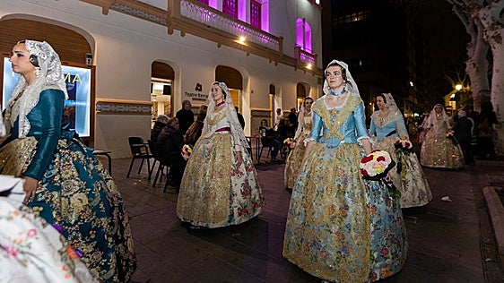 Los cambios en el calendario de Fallas de Gandia ponen en pie de guerra a los indumentaristas