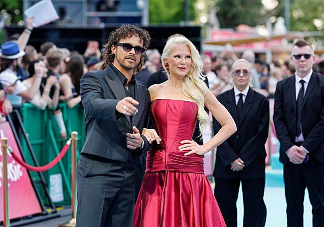 Pete Parkkonen y Linda Lampenius.