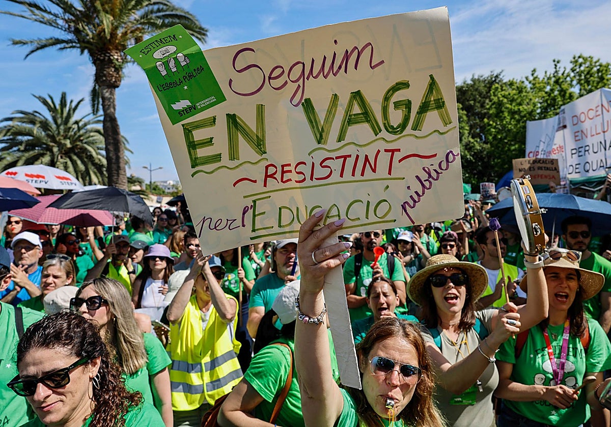 La negociación encalla tras rechazar todos los sindicatos la propuesta de Educación