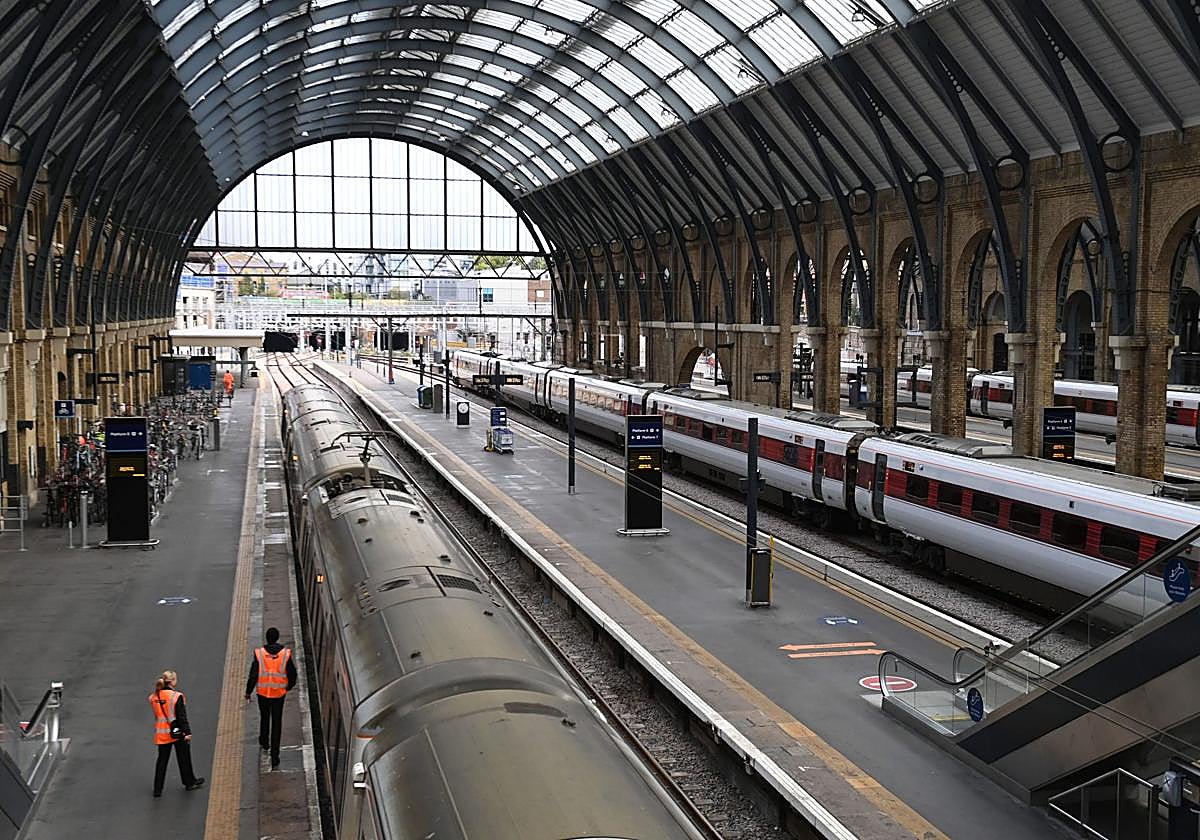 Miles de españoles podrán viajar gratis por Reino Unido en 2027 con DiscoverEU
