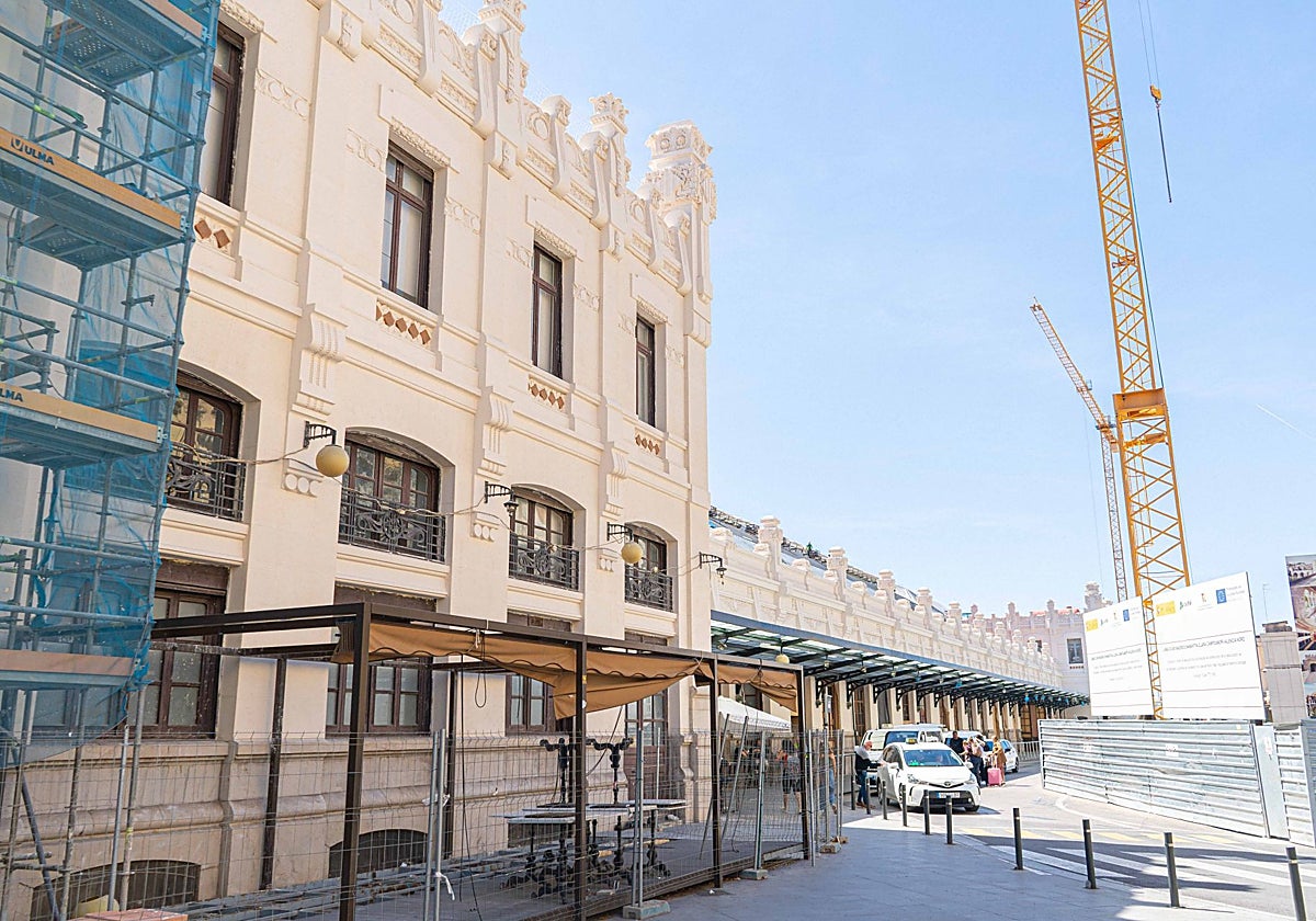 La Estación del Norte exhibe su nuevo color