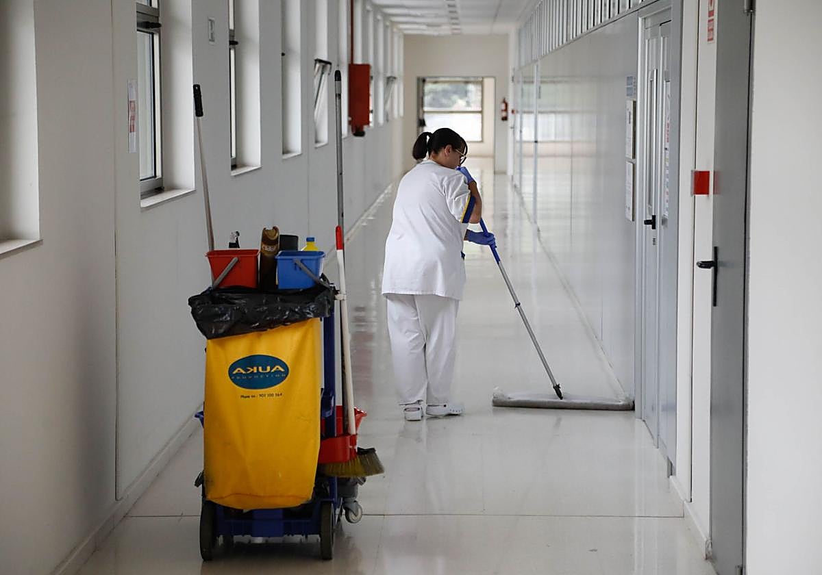 Despiden 'en silencio' a una limpiadora tras 95 contratos temporales por reclamar su antigüedad y consigue 7.501 euros de indemnización