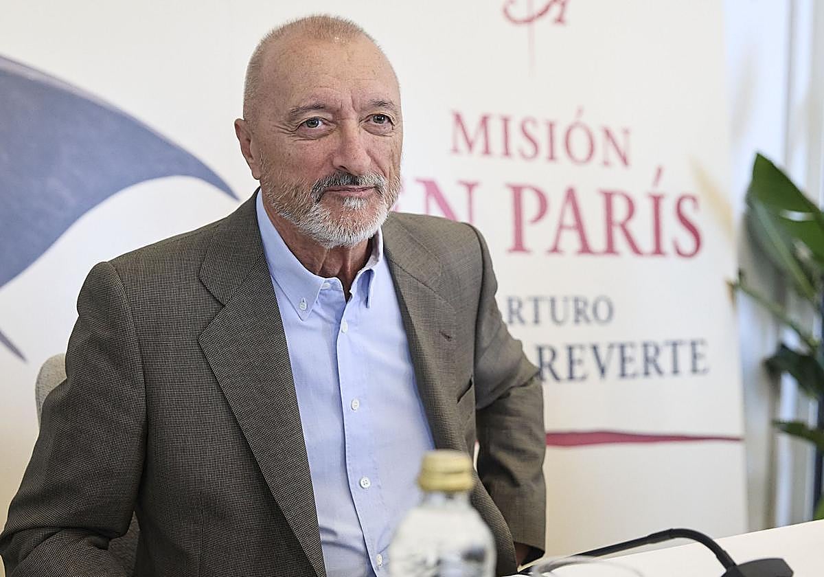El último libro que ha cautivado a Arturo Pérez-Reverte: «Interesante, ameno y divertido»