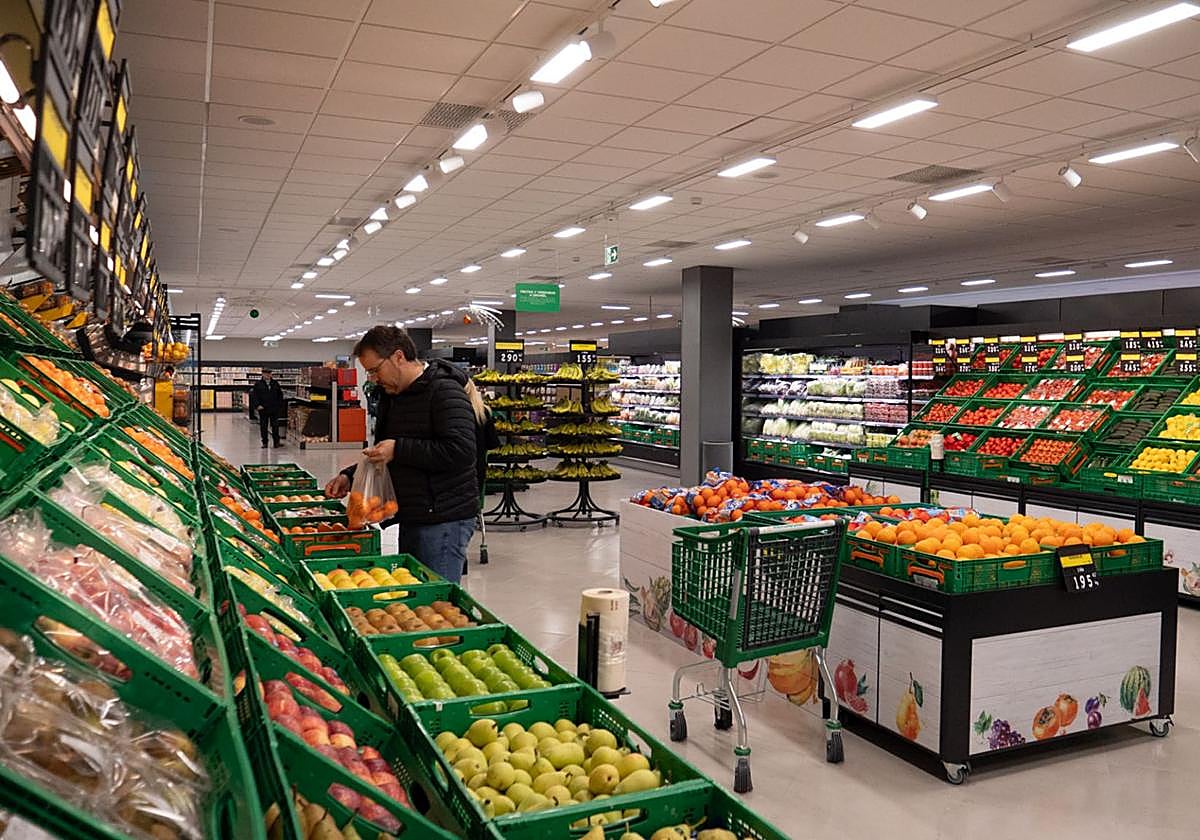Mercadona abre su primer supermercado de última generación fuera de la Península tras una inversión de más de tres millones de euros