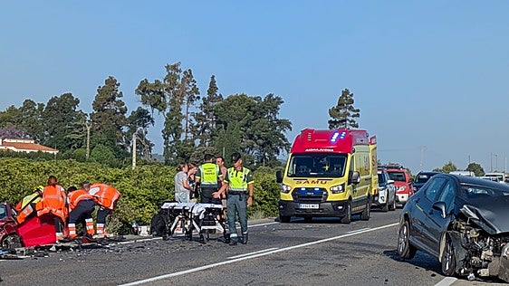 Una mujer herida en un choque entre dos vehículos en la carretera de Corbera