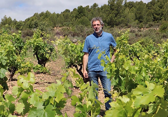 Nito Alegre, alma mater de la bodega en su viñedo.