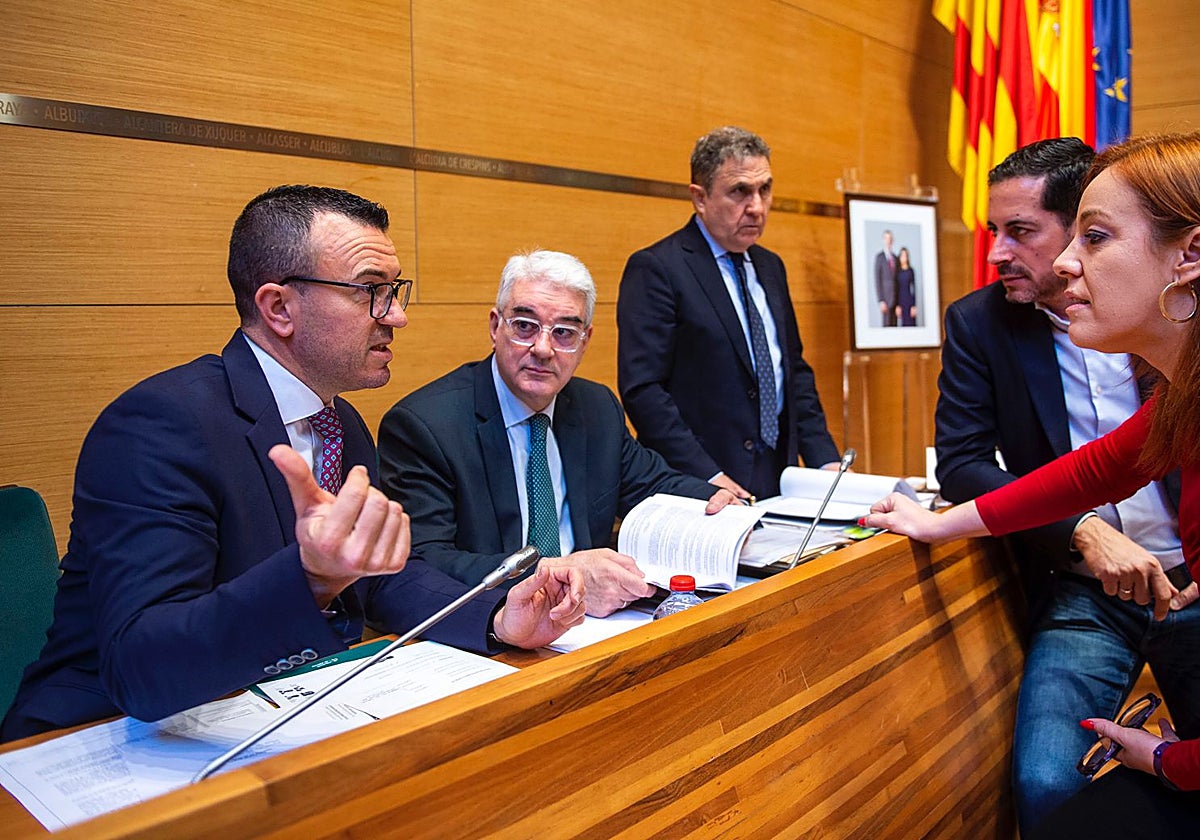 Los partidos minoritarios empantanan el pacto presupuestario