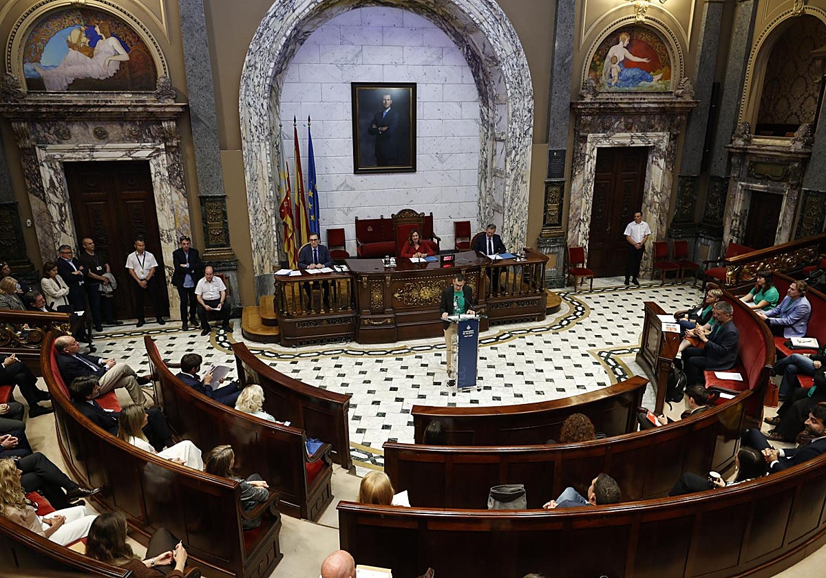 Encaje de bolillos para ser uno de los 33 concejales de Vale
