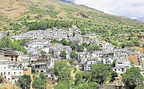 El pueblo más bonito y alto de España está a 1.476 metros y es famoso por su jamón y sus truchas