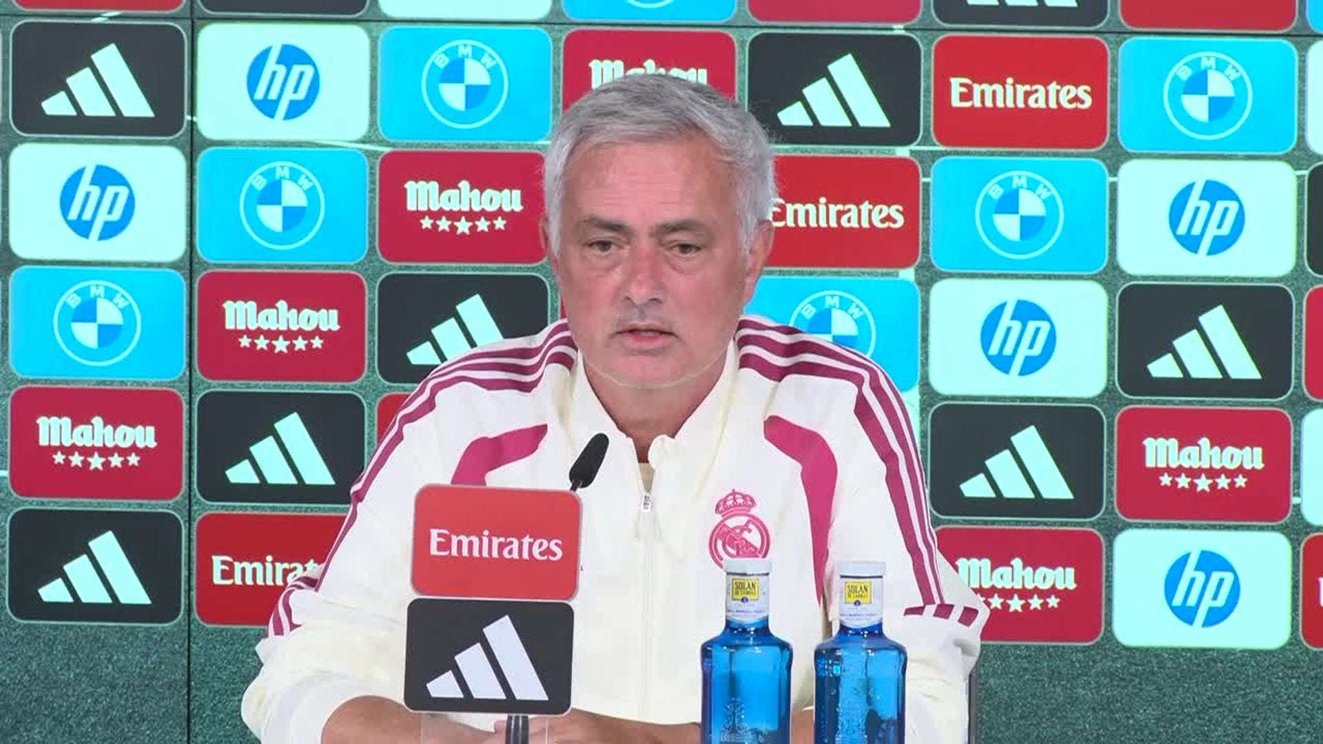 José Mourinho: "Cada vez es más difícil escuchar alguna cosa positiva del Real Madrid"
